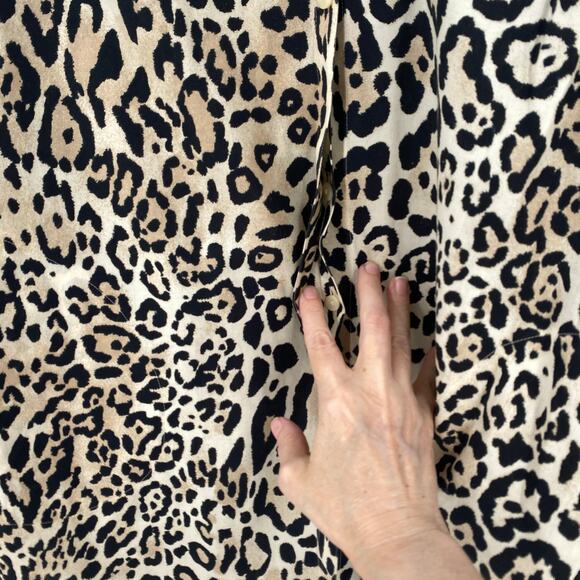 Chicos animal print tunic length button down shirt size 0, 4-6 cheetah pockets - Picture 3 of 8